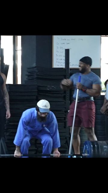 Уборщик ТРОЛЛИТ качков  anatoly gym prank fitness пранк funny shorts анатолий