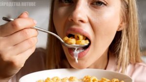 Девушки едят хлопья с молоком / ASMR / АСМР