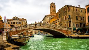 Венецию не строили на воде...вот что скрывают под каналами