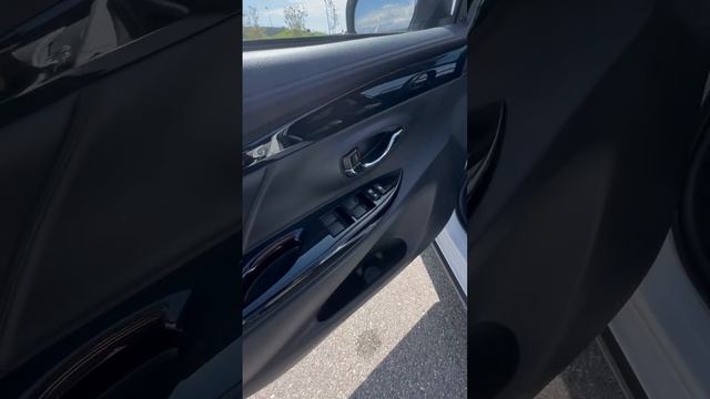 TOYOTA YARIS L CROSS - 2022 года в наличии