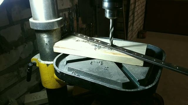 стул на цепях. парящий стул. дизайнерский необычный стул. стул своими руками.