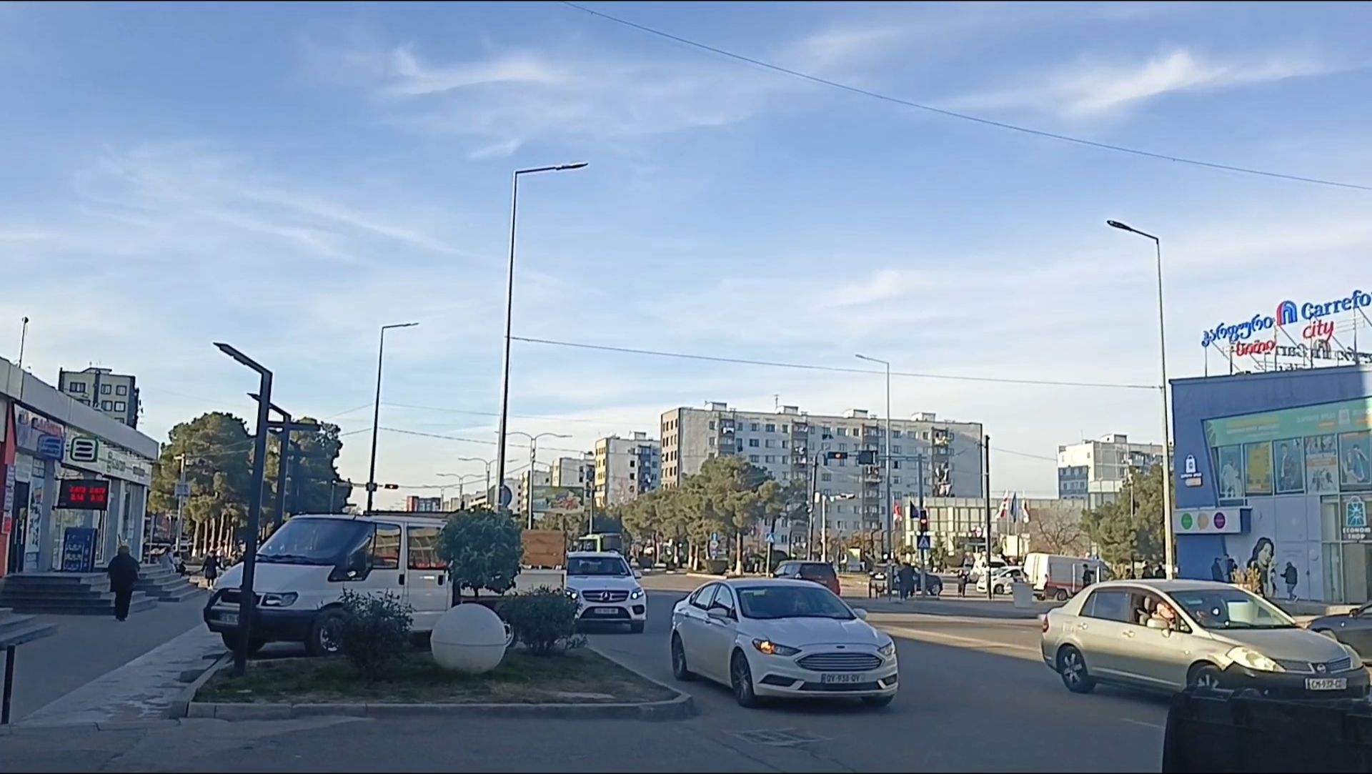Прогулка по Рустави 20.02.2026 (проспект Мегоброба, дома 16 и 18 в Рустави)