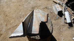 Не купить тонкостенных неравнополочных уголков в магазине. Зато можно сделать самому-вот так