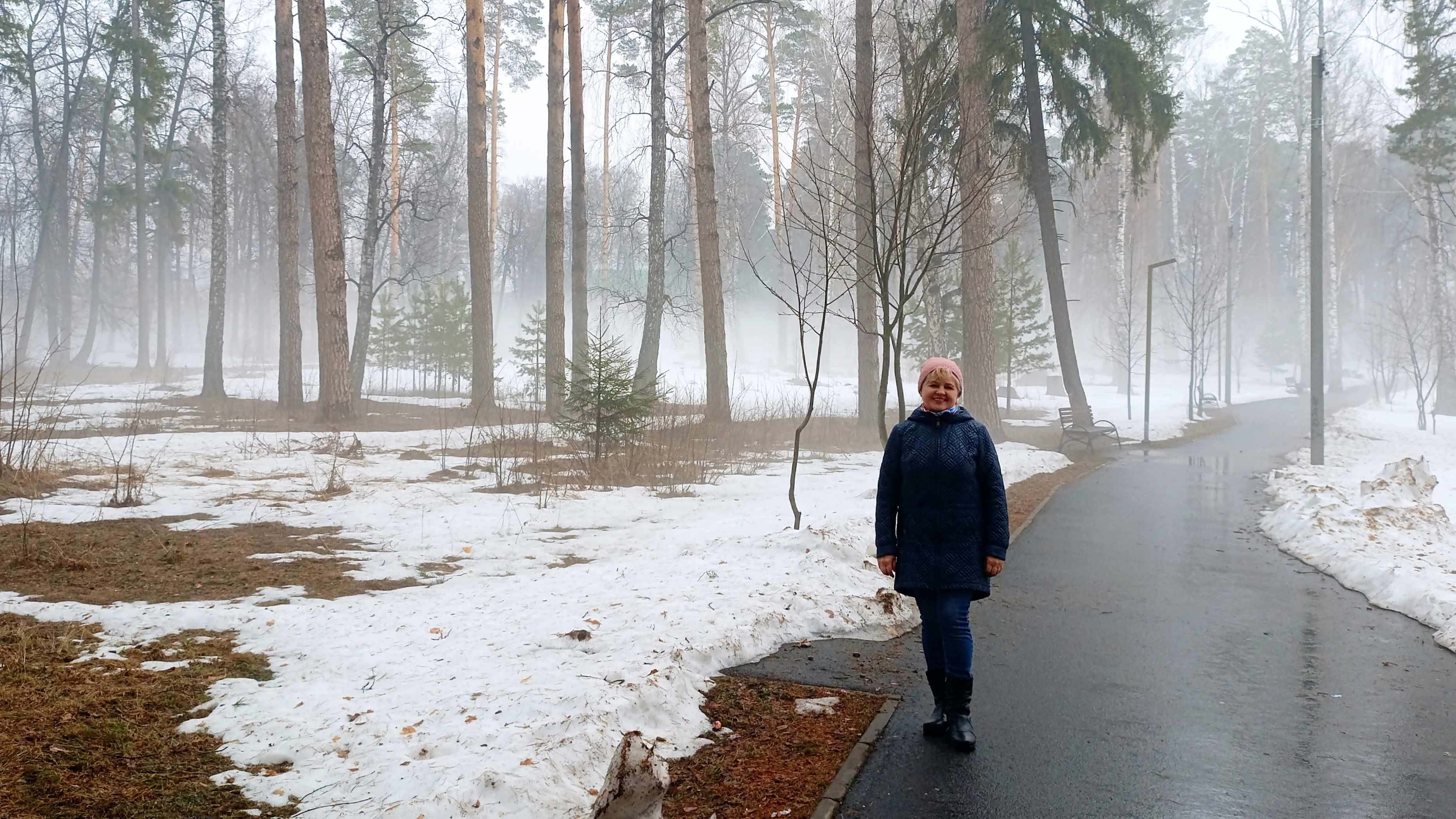 Туман весеннего коктейля 
Мир погрузил для нас в апреле...