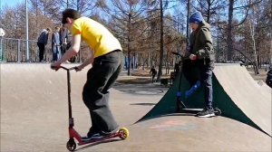 СКЕЙТ-ПАРК БЕТОН КАК ШКУРКА КРОССЫ В ПЫЛИ НО ЛЕТЯТ ФИГУРКИ