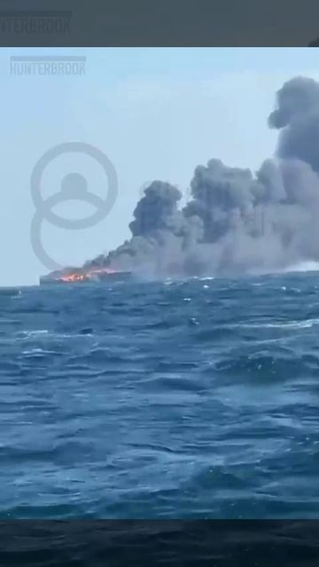 Возле Ормузского пролива горит рыболовецкое судно