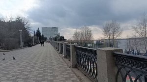 Шикарно. **ПО КРАЮ НОЖА**.ПРОСТО ВОСТОРГ.... СО МНОЙ ПО НАБЕРЕЖНОЙ.