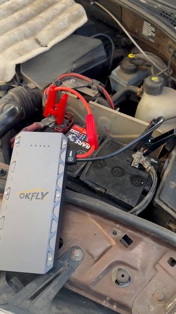 Проверяем пускозарядное устройство  на высаженном аккумуляторе