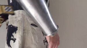 Dressing in late 14th century armour
