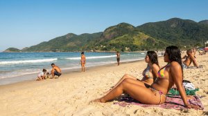 Пышные бразильянки в мини бикини!