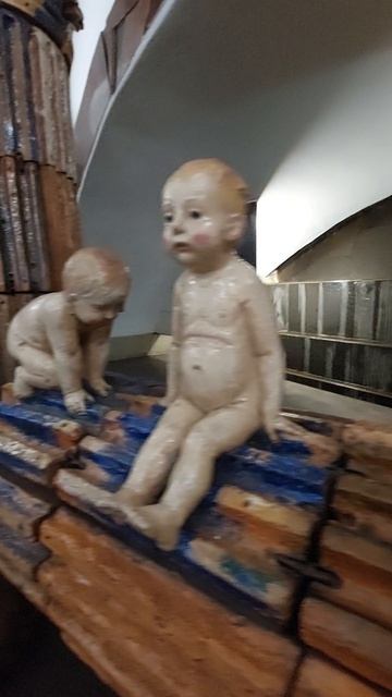 Водопад фонтан в метро