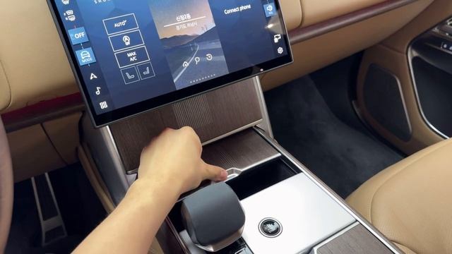 Land Rover Range Rover P530 Autobiography LWB (Long Wheelbase)