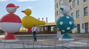 На улице плюс 22,  а мы носимся по организациям.