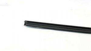 Уплотнитель опускного стекла задней правой двери горизонтальный внутренний Lada Vesta Код: 28037