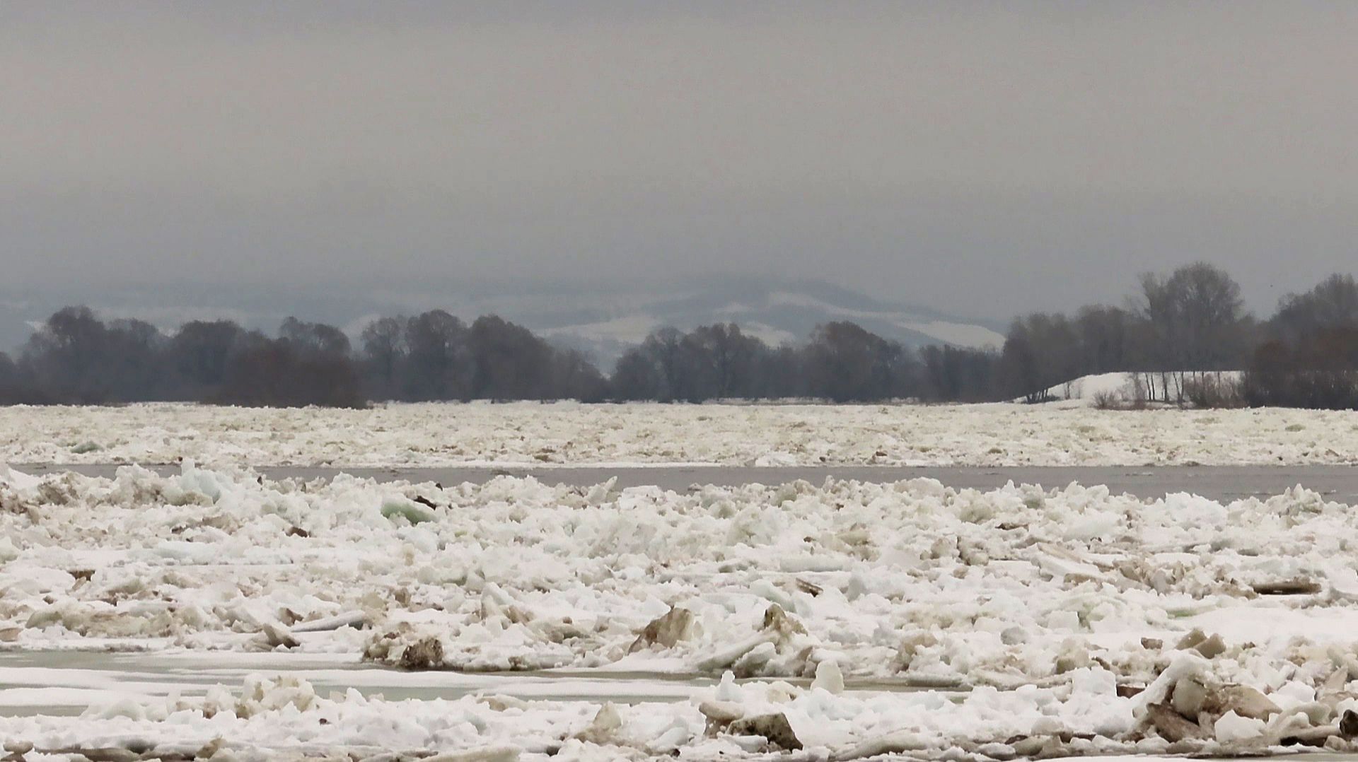 Ледоход на Волге.