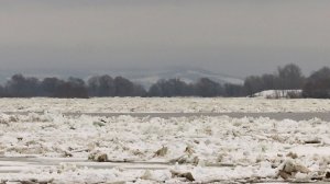 Ледоход на Волге.
