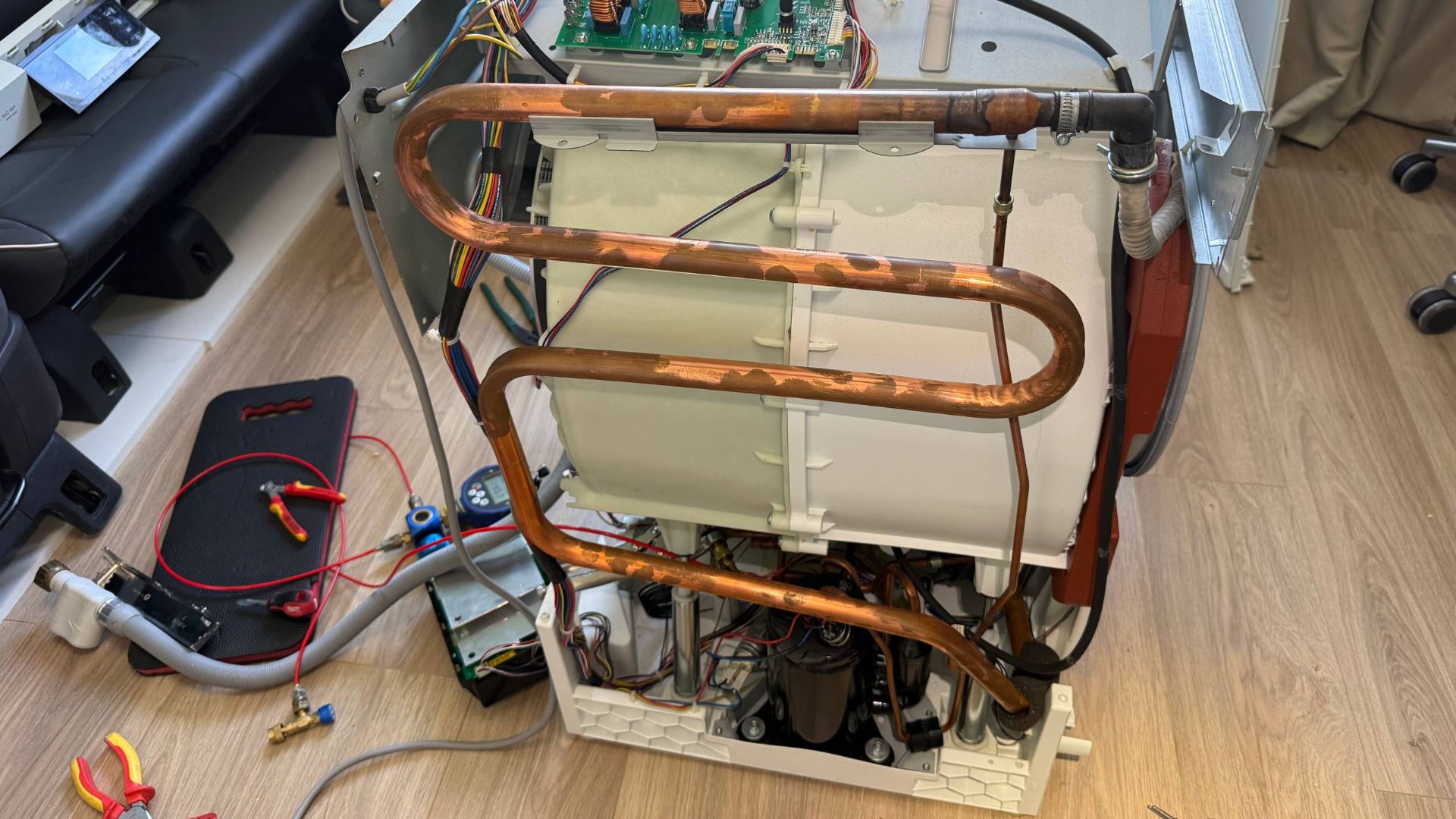 Стиральная машина V-ZUG ADORA SLQ WP. Ошибка Тепловой насос неиправен. Техника за 700-800 т. руб.