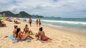 Пышные красотки и микро бикини в Бразилии!