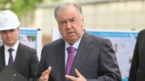 Эмомали Рахмон проинспектировал строительные работы в Национальном театре Таджикистана