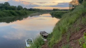 Плывёт, волнуясь,  людочка стихи - Виктор Михнев, музыка - Валерий Михайлов + SUNO