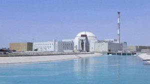 Росатом эвакуирует сотрудников с территории атомной электростанции "Бушер" в Иране.
