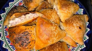 Самса с курицей и самса со свининой, сегодня будет очень вкусно.