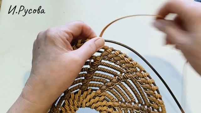 Поднос ПОДСОЛНУХ для стола с отверстием под зонт корневым плетением из ротанга