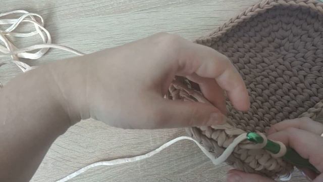 Вяжу 2 ряд жаккардовым узором люльку для куклы из трикотажной пряжи