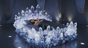 На какой из этих кроватей ты рискнешь уснуть сегодня? 😳🛏️ Невероятное испытание комфорта