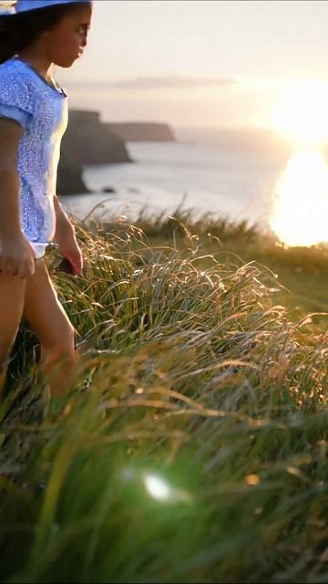 Красота природы: трава у обрыва у моря #природа #пейзаж #красота