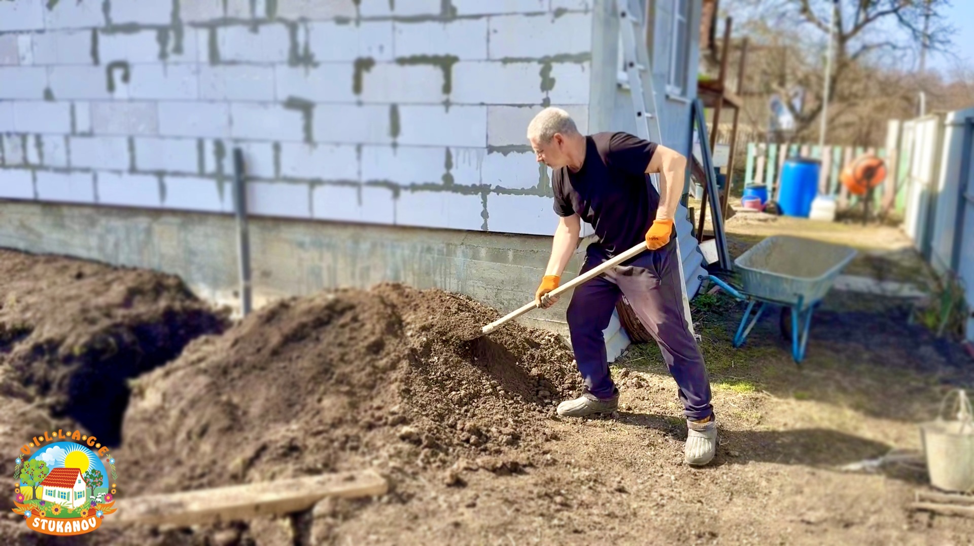 Сделали большое дело! Завели воду в дом и выкопали септик