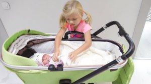 СОФУНЬЯ ШАЛУНЬЯ - СОФИЯ КАК МАМА ДЛЯ МАЛЕНЬКОЙ СЕСТРЫ.