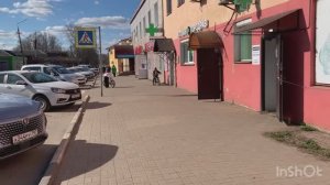 Дача. Прогулка в местные магазинчики, снимаю часть укрытий с роз.