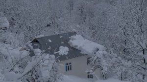 Жзнь в горах среди снежной бури.