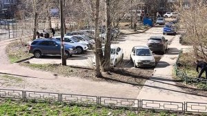 Активно идут субботники в своих дворах многоэтажек. Нижний Новгород.