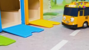 Мультики для малышей. Огромная свинья атакует свинка Пеппа и Тайо маленький автобус.