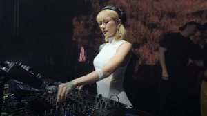 DEBBIE-FVTURE Club Bangkok Melodic Techno Live Set Late Peak 132 BPM 002