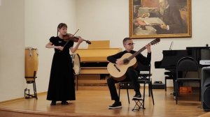 Маленькая баллада. Исполняют Любовь Дмитриева (🎻скрипка) Максим Мизун (🎸гитара)