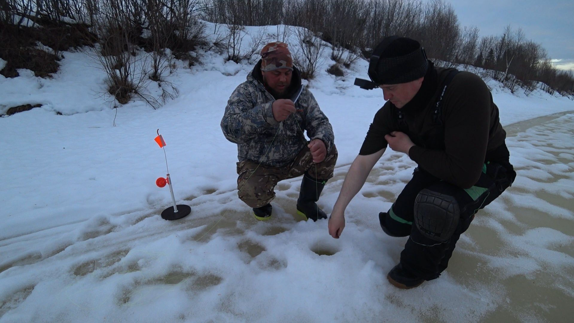 НЕ УСПЕЛИ ВЫСТАВИТЬ ВТОРОЙ КОМПЛЕКТ И ПОНЕСЛАСЬ! ЖЕРЛИЦЫ НА ДИКОМ ОЗЕРЕ, ИСХОД РЫБАЦКОГО ДНЯ часть 3