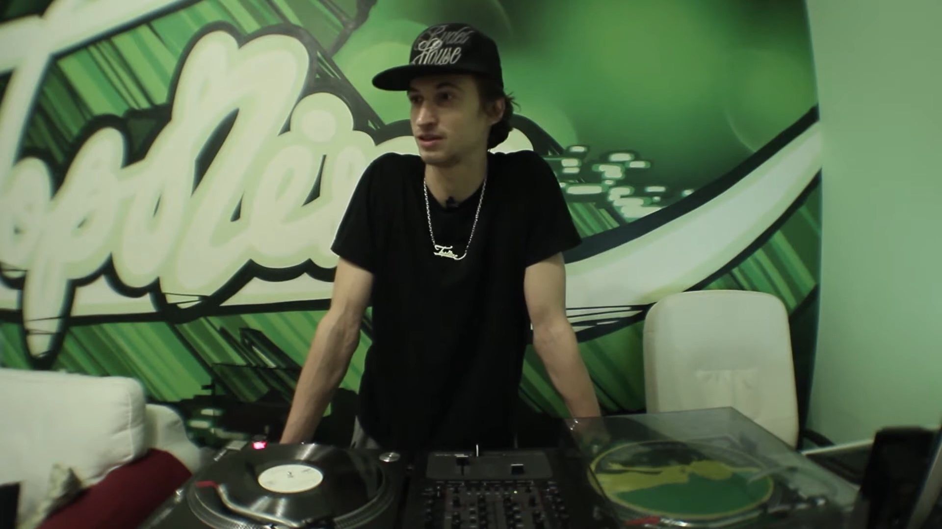 Cерия 099: Bboy Комар (Top 9) • Хип-Хоп В России: от 1-го Лица