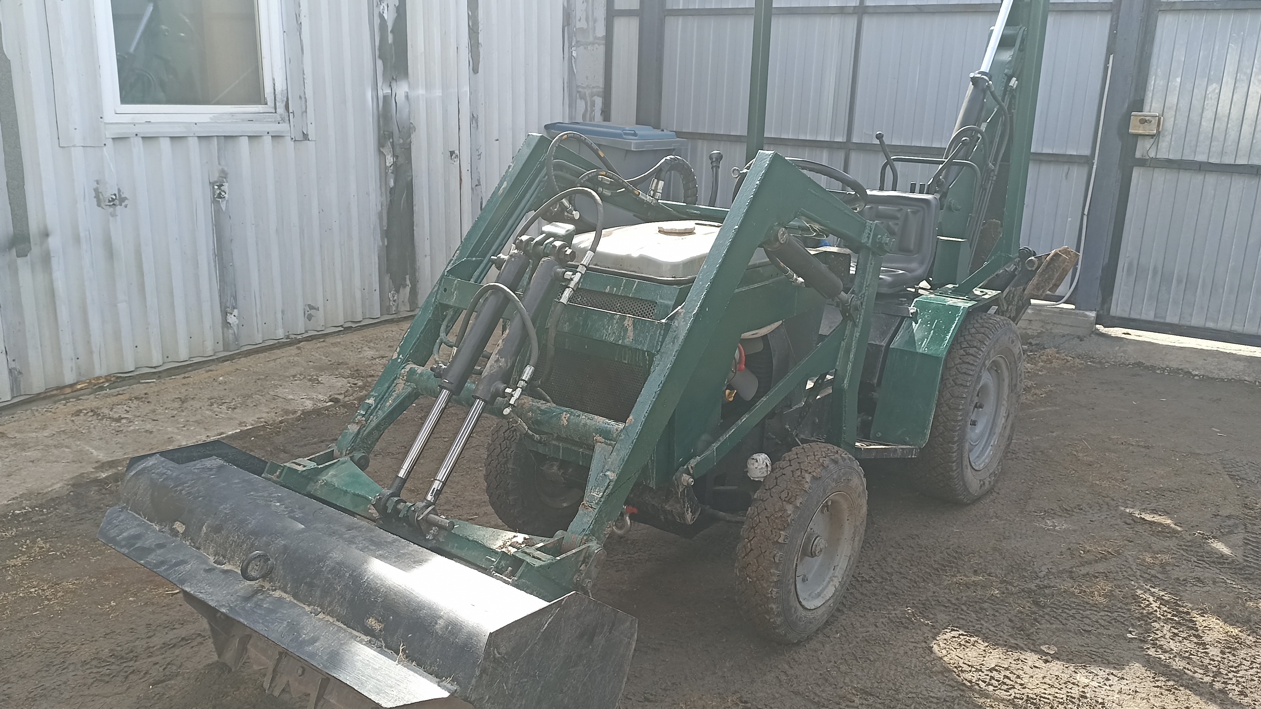 два цилиндра на ковш. самодельный минитрактор.