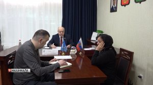 Сенатор Ильяс Умаханов провел прием граждан на площадке «Единой России» в Махачкале