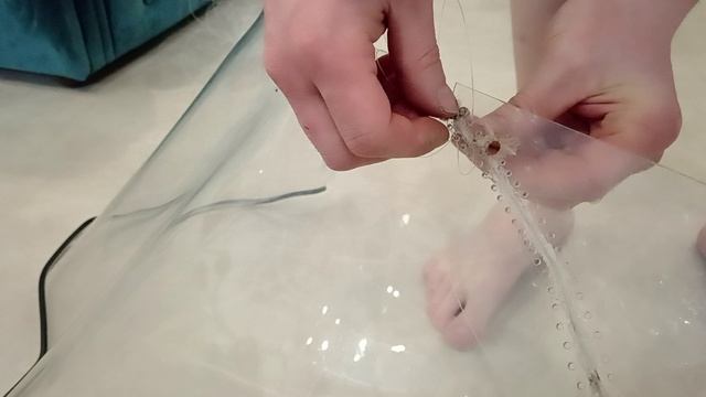 Ремонт сломанного стекла снегохода - пайка и сшиваем.