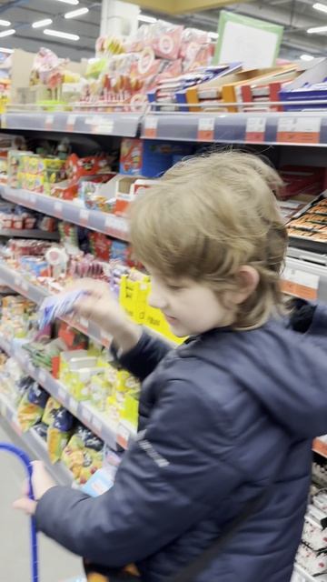 покупаю предметы одного цвета на 1000