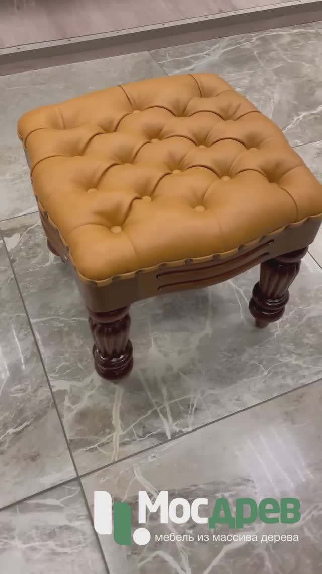 Пуф с кожаным сиденьем МИГ281 из красного дерева от фабрики Satin Furniture (Индонезия)