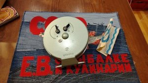 РАСПАКОВКА РЕДКОЙ АВТОМАТИЧЕСКОЙ КАТУШКИ СПИННИНГОВОЙ 1990 ГОДА ИЗ СССР, ЧТО ЖЕ ВНУТРИ.