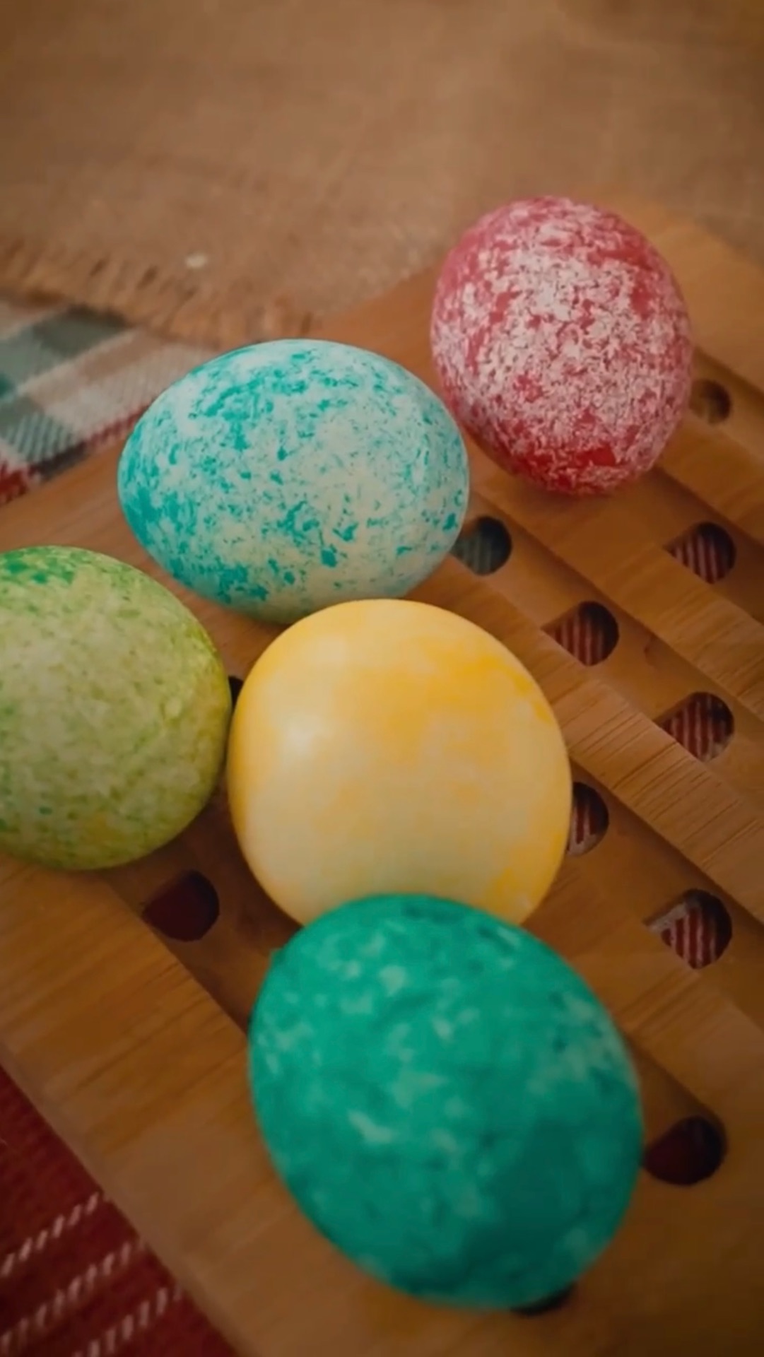 Делаем текстурные пасхальные яйца всего за 5 минут!