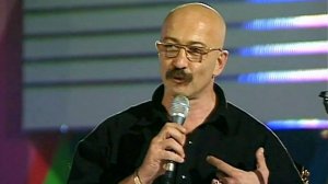 Страна живет за чертой бедности, а вы рекламируете дорогую косметику и сигареты, как так, Александр