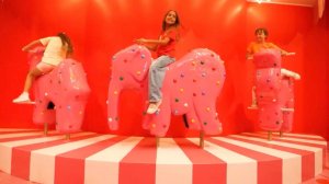 Настя и её друзья изучают правила безопасности в торговом центре| мульт для детей