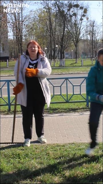 Работники мозырских детсадов и школ сделали чище бульвар Малинина